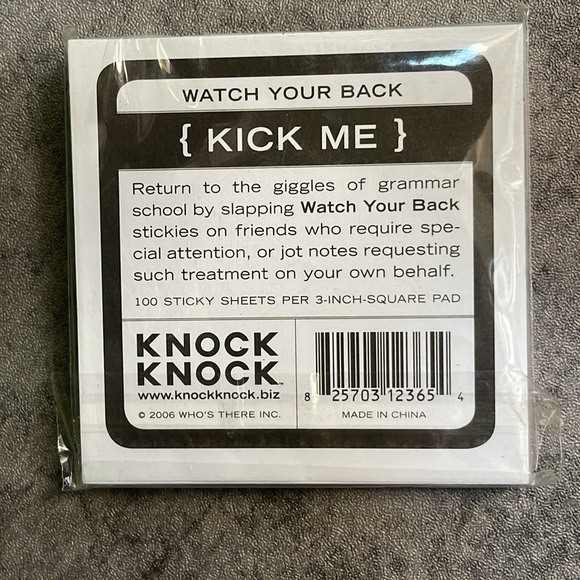 Quirky note pad “kick me” - Picture 3 of 3